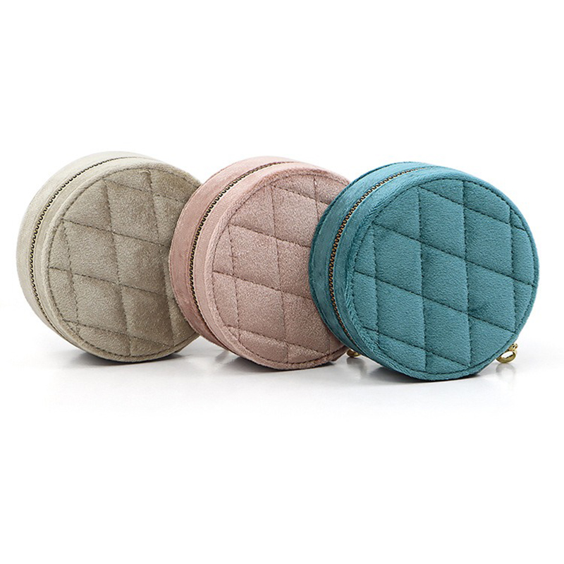 Round Diamond Velvet Travel Je - Travel Accessories Display reseña y precio