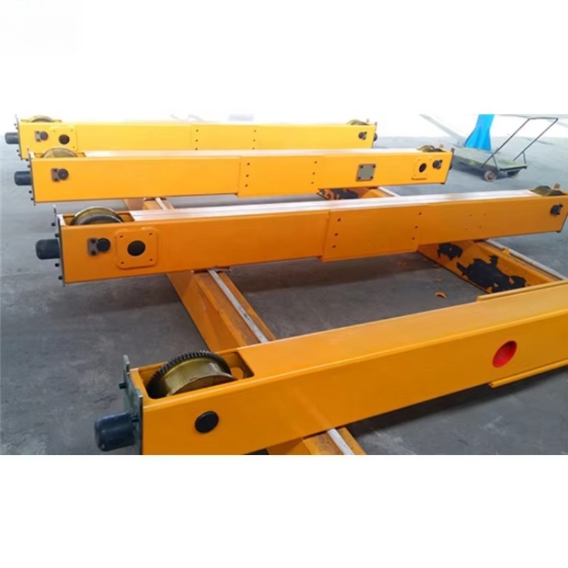 Warehouse Using Overhead Crane - Travel Accessories Warehouse reseña y precio