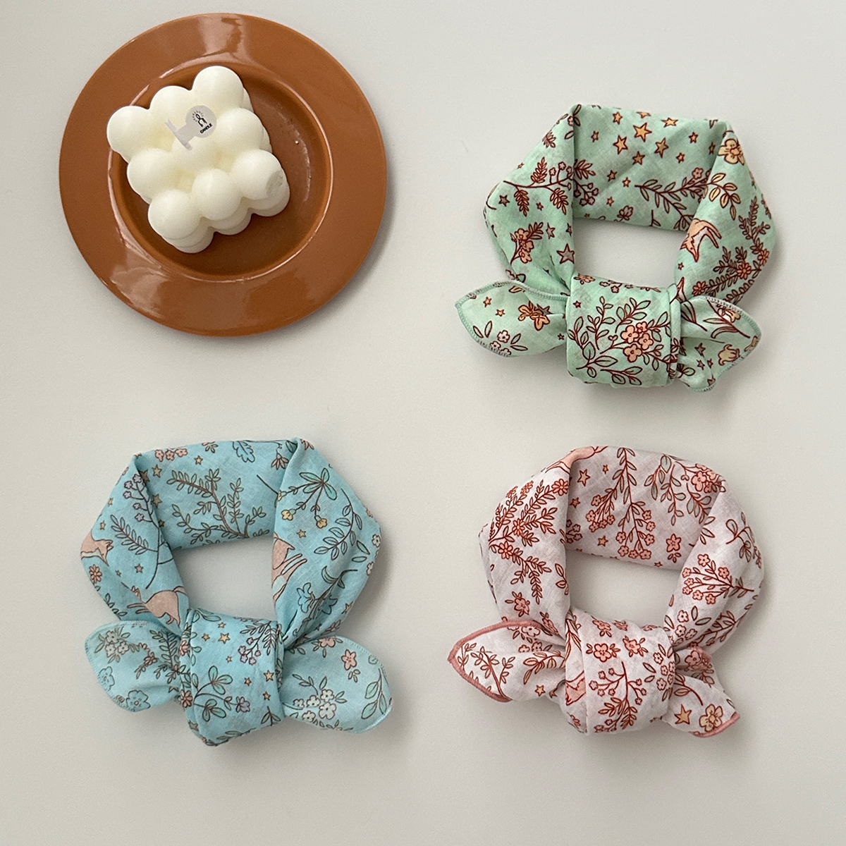 A Pair of Women's Floral Fox P - Travel Accessories Neck reseña y precio