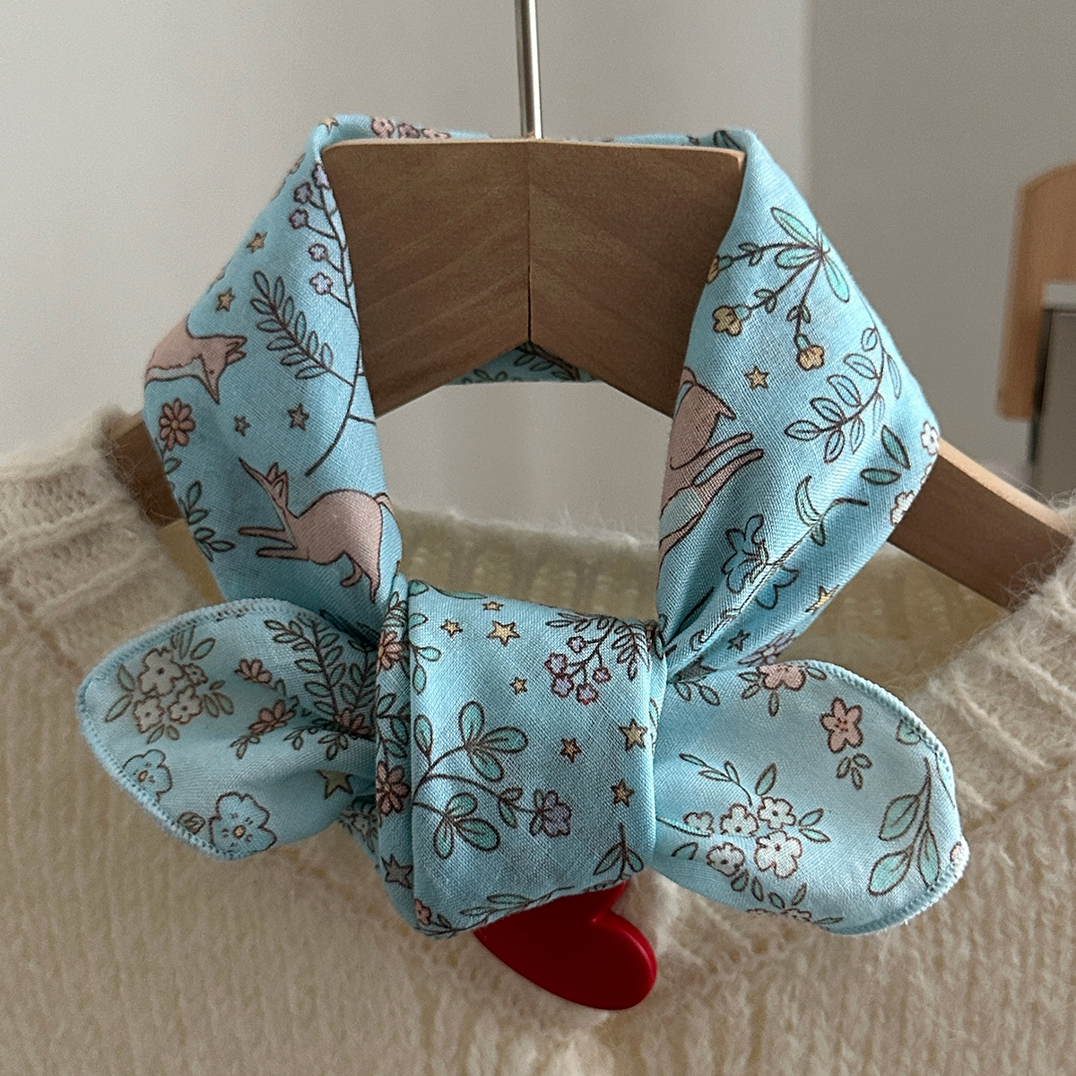 A Pair of Women's Floral Fox P - Travel Accessories Neck reseña y precio