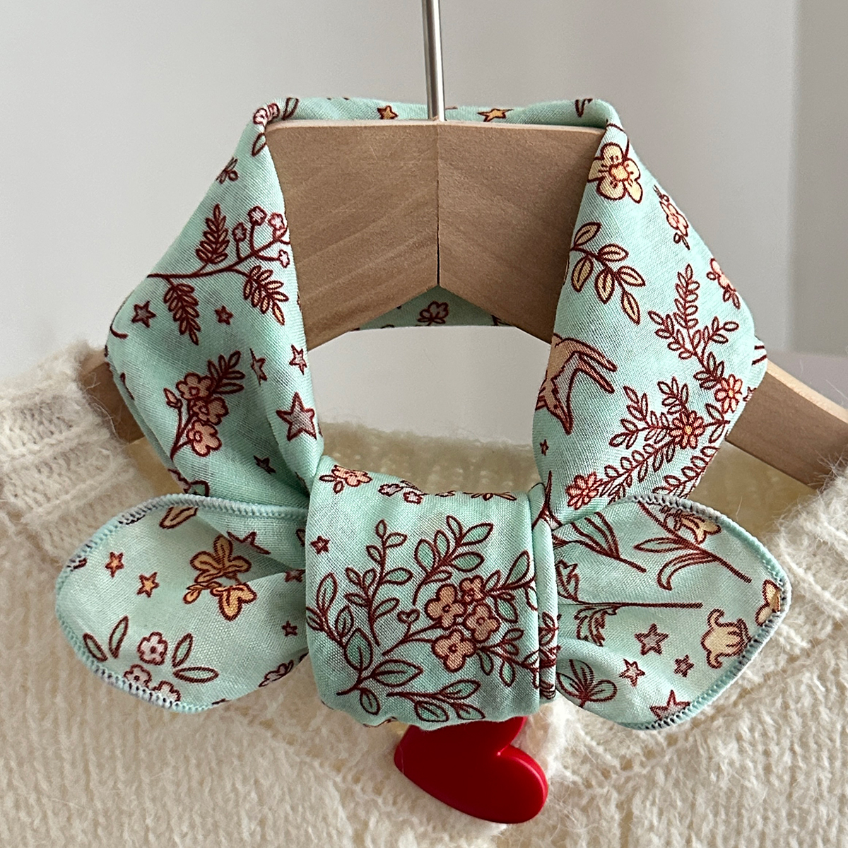 A Pair of Women's Floral Fox P - Travel Accessories Neck reseña y precio